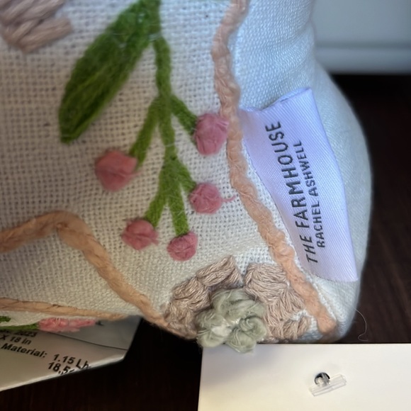 Easter Pillow Embroidered - Picture 5 of 8